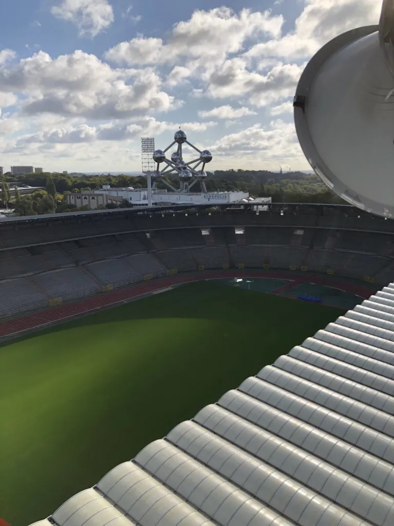 Le stade Roi Baudouin vu depuis la tête d'un mât d'éclairage