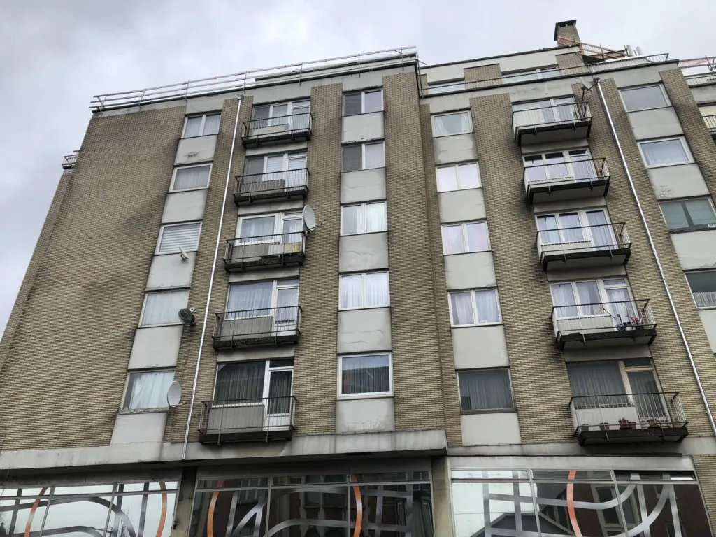 Parcours des descentes d'eau le long de la façade