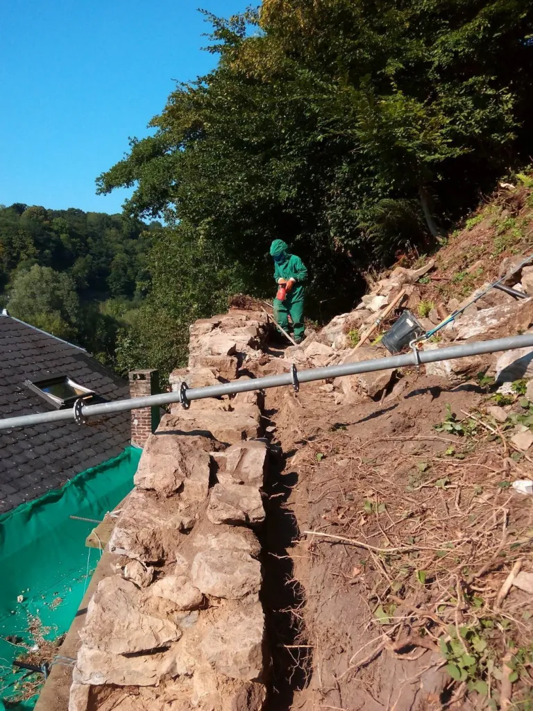Travail en partie haute du mur