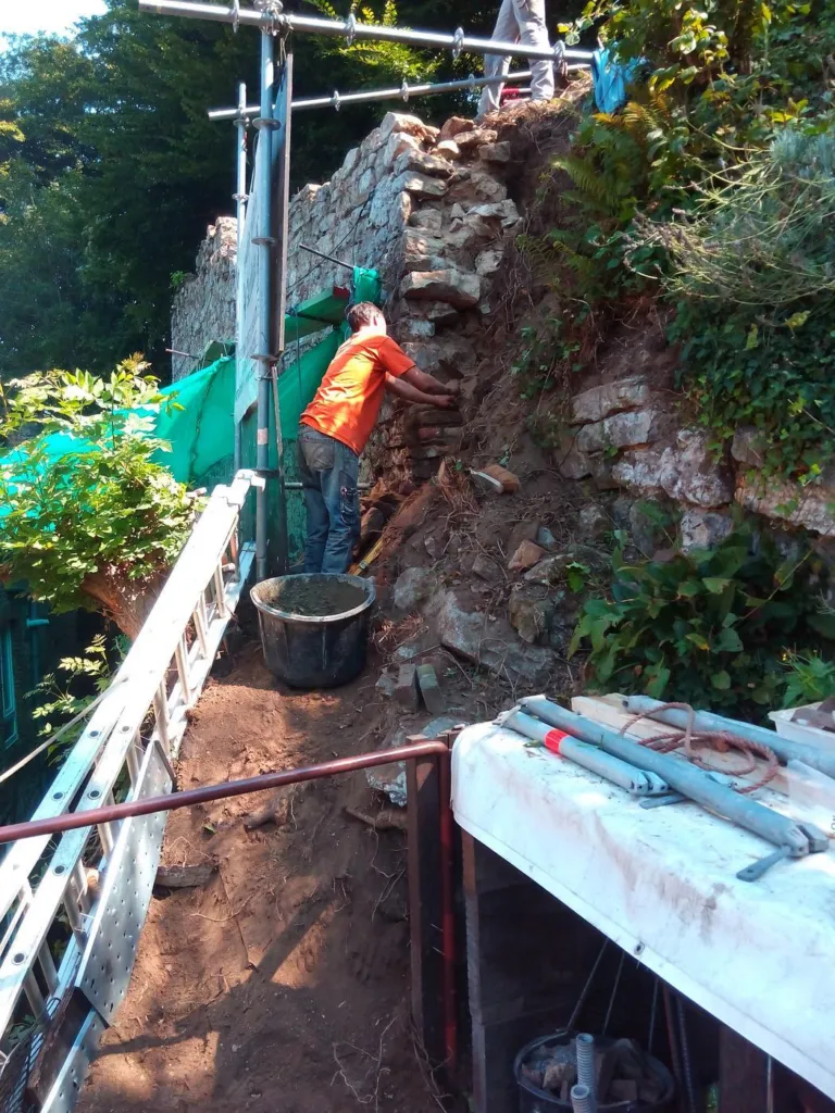Intervention sur la maçonnerie du mur