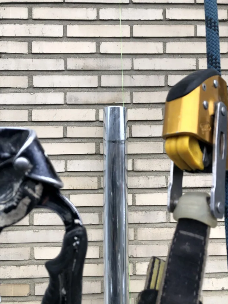 Extrémité d'un tuyau en cours de pose