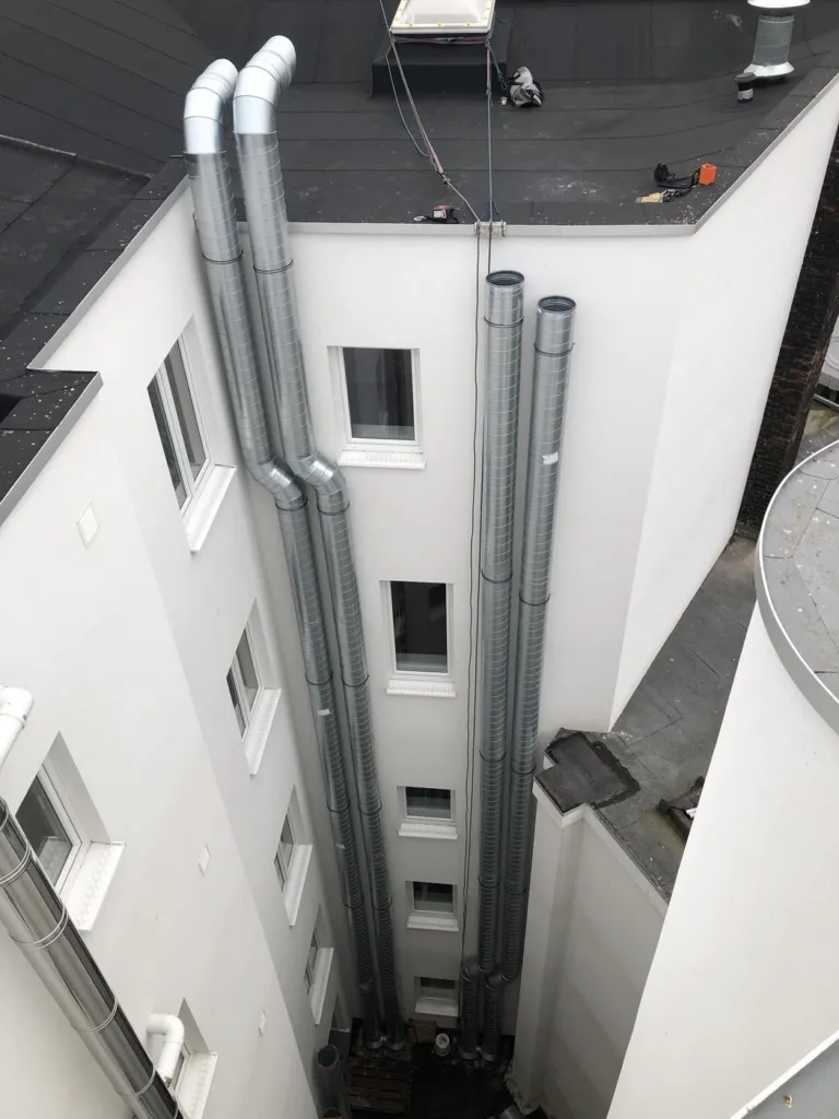 Progression des quatre conduits le long de la façade