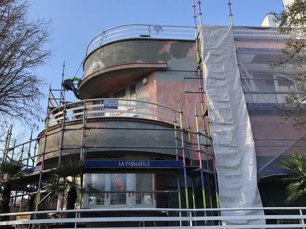 Les balcons en cours de rénovation