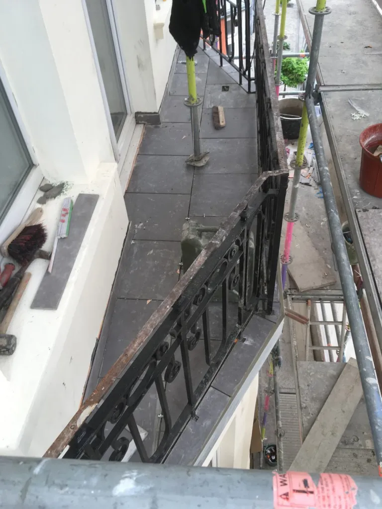 Le sol du balcon avec son revêtement posé