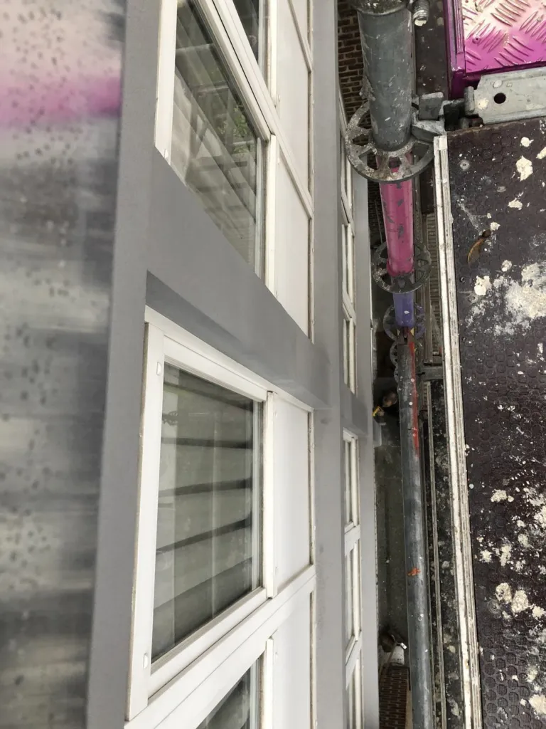 Finition d'un montant vertical