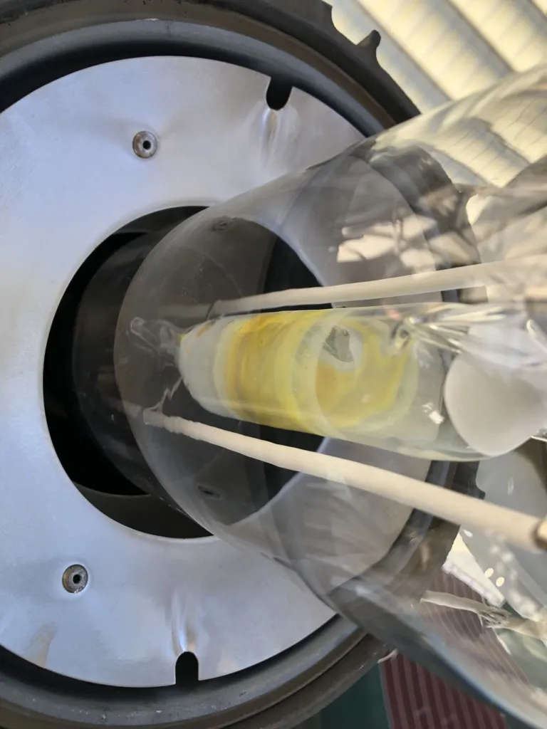 Lampe et réflecteur d'un projecteur, capot ouvert