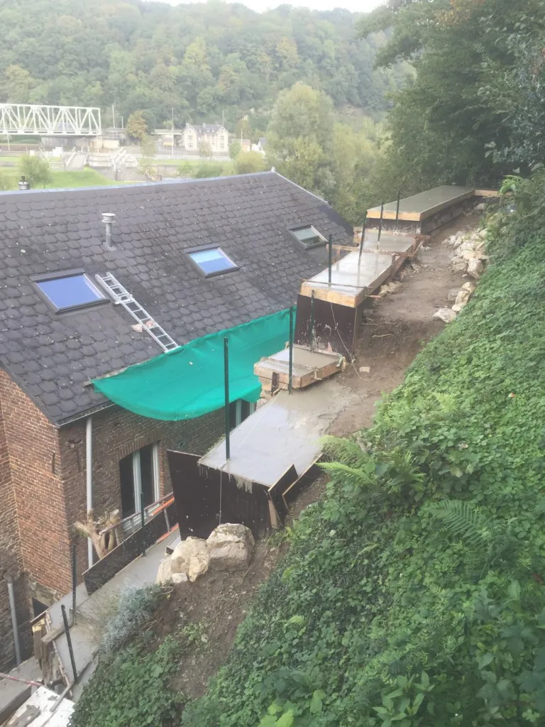 Béton après coulage, avant décoffrage