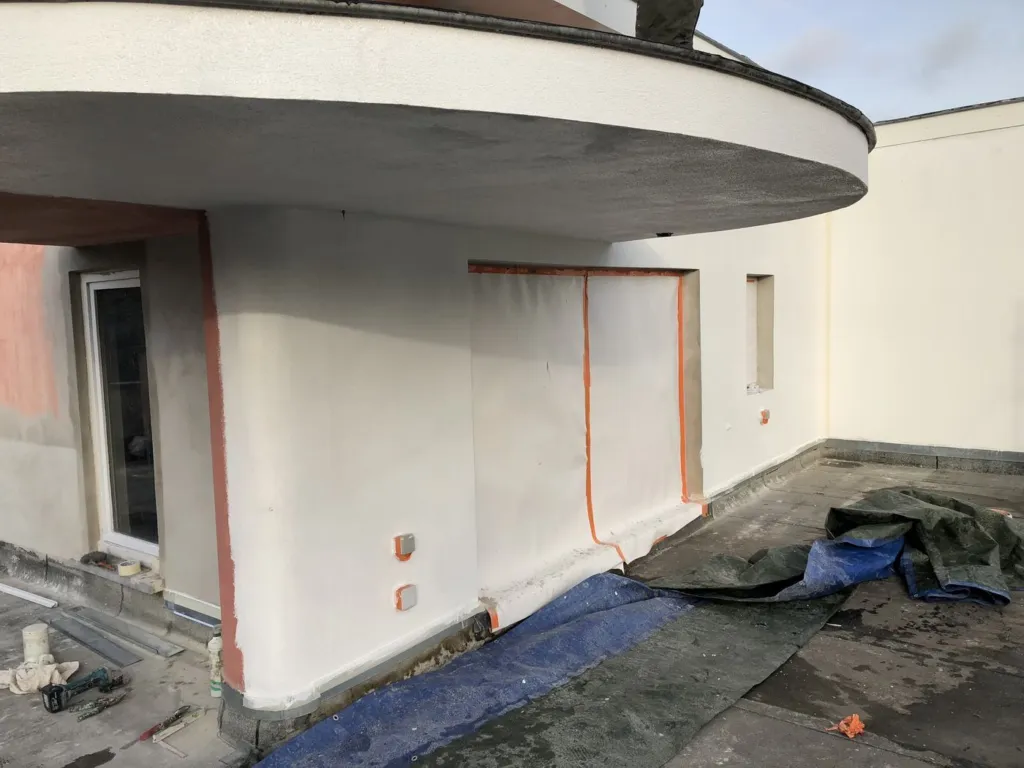 Finition des parois de la terrasse haute