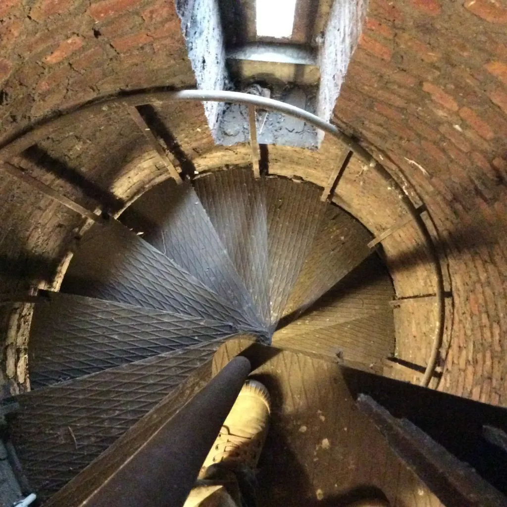 L'escalier en colimaçon du clocher, propre