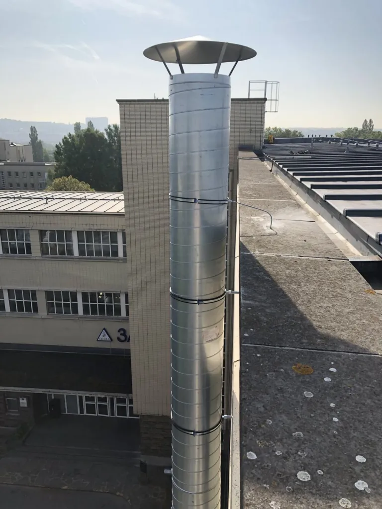 Sortie de ventilation installée en rive de toiture